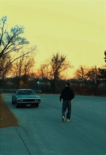 Cinematic Classic Car Videos: A Driving Experience