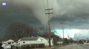 Storm chaser captures tornado touching ground in Illinois