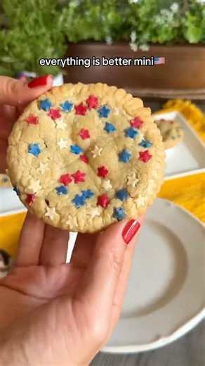 why make one big pie when everyone can have their own? ❤️🤍💙