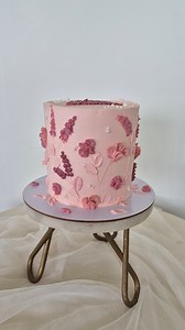 7.9K views · 262 reactions | Shades of burgundy  Loved this cake design for my long-time client's birthday 﫶 Piping one flower at a time ♥️ #MomMadeMoments #floralcake #flowercake buttercream buttercreamflower buttercreamcake customcake pinkcake bespokecake elegantcake | MomMade Moments | Facebook