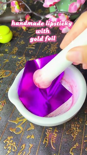 Cómo Hacer Labial Artesanal con Hojitas de Oro