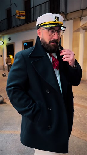 🎭 Tarde de Carnaval en #ElPuerto 💛💚 Gracias a Jesús Manuel Selma, `El Melli del Puerto´ por hacer grande con su pregón esta fiesta llena de alegría y tradición. Enhorabuena a las Coquineras y Coquineros del Carnaval 2026: Berta, Cristian, Daniela, Ezequiel, Celeste y Carlos Javier. Que vuestro reinado esté lleno de ilusión, diversión y momentos inolvidables. Gracias a todos los portuenses que nos habéis acompañado este viernes de coplas, al ritmo del tres por cuatro. Este año hasta yo me he a