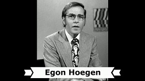 Heute wäre der 90. Geburtstag des deutschen Schauspielers und Sprechers † Egon Hoegen. Bekannt wurde er vor allem durch die Anmoderation des "Internationalen Frühschoppens" und als Sprecher von "Ausgerechnet Tatsachen" und "Der 7. Sinn". Weiterhin sprach er auch die Off-Stimme in "Staplerfahrer Klaus", wobei seine seriös-sonore Stimme half, dem ganzen Film einen noch stärker persiflierenden Charakter zu geben. Um heute an den wunderbaren Egon Hoegen zu erinnern, zeigen wir euch einen Beitrag aus