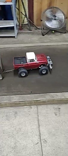 World champion RC pulling truck still running strong for the win! #rc4wd #tractorpulling