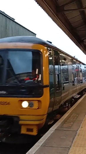 166204 arriving into Exeter St David's from Exmouth