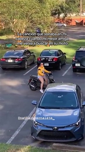 Viejos tiempos cuando eramos cool por no tener carro🤣 @N🍓 #humor #bestfriend #scooter #parati #zoey101