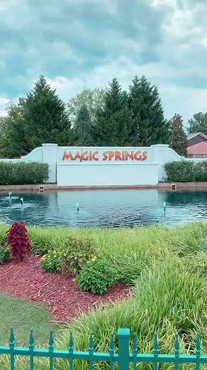 Water-you doin in Little Rock?! Here for Magic Springs of course! ;) ⛲️ # #magicsprings #hotsprings #littlerock #themepark #amusementpark #summer