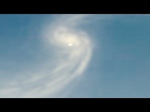 UFO Sighting : UFO entering Interdimensional Portal 👽 (CGI)