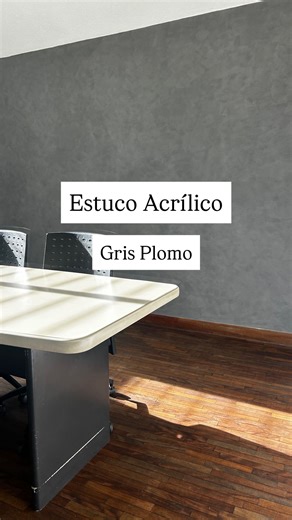 Ponle estilo a tus paredes con Estuco Acrílico 🏠✨ . El Estuco Acrílico es un acabado cementicio decorativo que cambia tus muros blancos para darle un toque moderno 🙌🏻. . Lo puedes colocar sobre alisados, tablayeso y superficies lisas en general. . ¿Quieres más información? ¡Contáctanos! Puedes mandarnos un mensaje 💬 o escribirnos al ☎️ ( 502) 5737-4790 o al ☎️ ( 502) 5631-6707. Con gusto te atenderemos ‼️ . #Revoques #estuco #arquitectura #design #stucco | Revoques