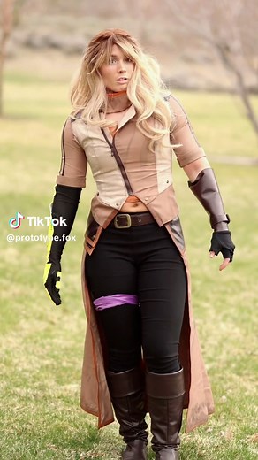 Spring Bee Cosplay featuring Yang from RWBY