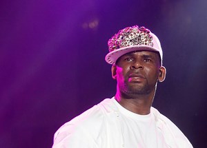 WATCH | R Kelly breaks down in explosive first interview since arrest