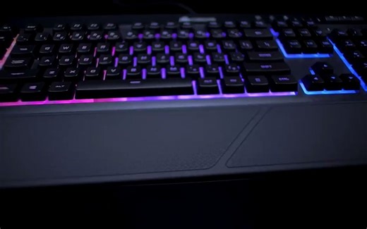 13_美商海盗船 CORSAIR K55 背光全机械游戏键盘防水设计，支持幻彩灯效，可拆卸碗托，专用宏按键，方便游戏操控。#机械键盘