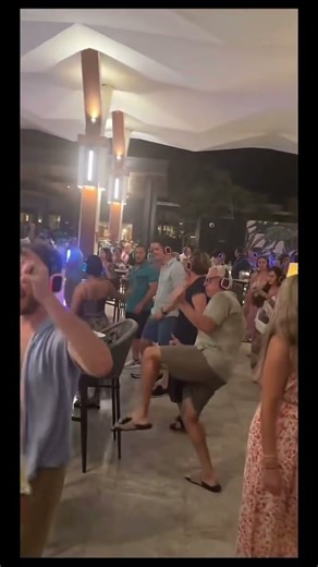 Working on a silent disco once, it was funny, cringe, boring and relaxing #funnymoments