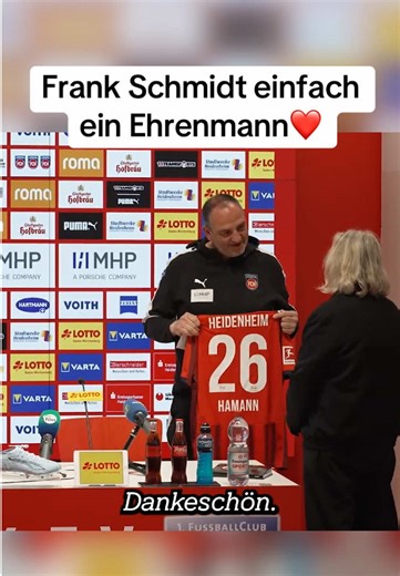 Frank Schmidt verabschiedet einen Journalisten mit Herz ❤️