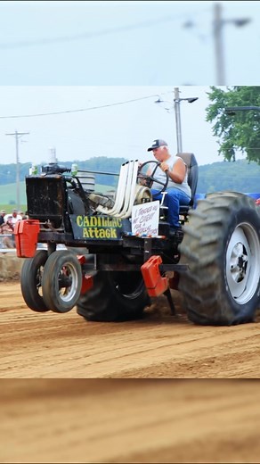 What motor he running?? #tractorpulling #modified #oldschool | Tractor Vehicle