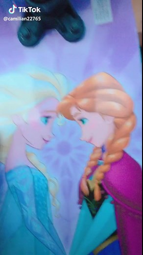 elsa and anna are lesbians