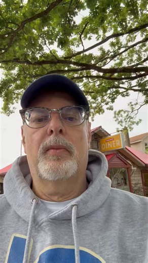 I’m starting my weekend of eating out to help local restaurants, which are being harmed by Churchill Downs running until prime time. First stop: Parkway Diner, in the neighborhood where I grew up.