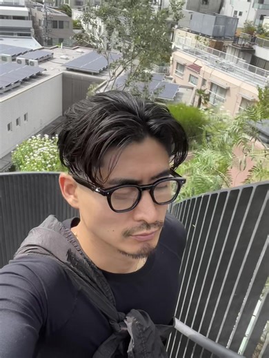 アンダーカットとダウンパーマの最新ヘアスタイル