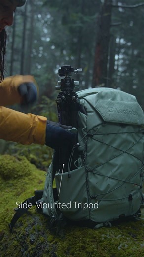 This is the new Leofoto Camera Bag - Backup Series 35L. I tested this backpack for a full month, including a hike on a rainy day, and it genuinely surprised me. Although it comes with a rain cover, the material itself is highly water-resistant and handles light rain very well. The large insert is extremely spacious and offers plenty of configuration options. One thing I really loved is how comfortable it feels to wear, even during longer hikes. The detachable pouch and the multiple pockets are a