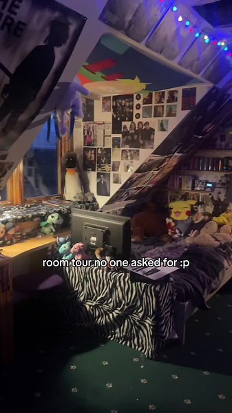 2000s Emo Room Tour: Nostalgic Aesthetic Showcase