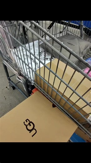 Replying to @₭7₦₲🧼🫧 Crazy restock day at the bins 🤑🤑 #binstore #bins #reseller #reselling #resellercommunity