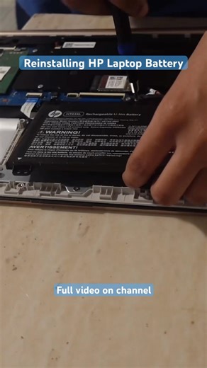 Reinstalling battery on an HP laptop in 30 seconds #laptoprepair #hp #techtips #diytech