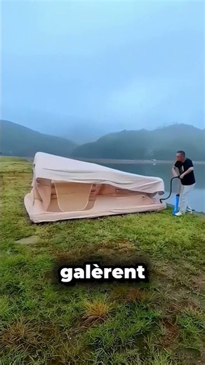 Cette Maison Gonflable S'envole au Vent