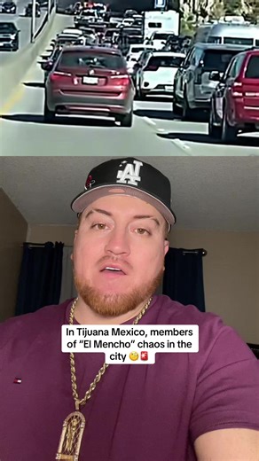 In Tijuana Mexico, members of “El Mencho” chaos in the city targeted vehicles to create traffic 🤯🚨 #mencho #tijuana #Jalisco