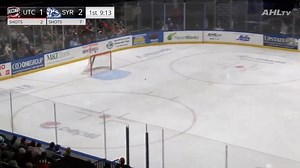 Joël Bouchard retire son gardien lors d'un 5 contre 3 du Crunch en première période... et il en paie le prix ! 😂 https://www.rds.ca/balle-courbe/joel-bouchard-prend-la-decision-la-plus-douteuse-de-l-histoire-1.18035699 | RDS