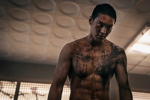 18M views · 247K reactions | A man wakes up missing his memories. Directed by a mysterious voice from a device in his ear, he sets off on an insane hostage rescue mission. CARTER, only on Netflix. | Netflix | Facebook