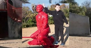 Putin red plastic statue in London | War today