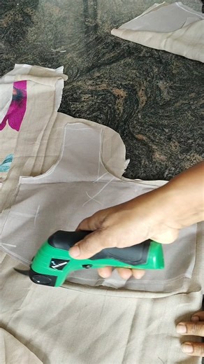 blouse cutter electric scissor #justastitch #blousecutting