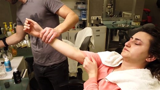 TURKISH LADY BARBER GETS a FULL ASMR TREATMENT | FACE CLEANING, HAIR WASH & HEAD, EAR, BACK MASSAGE | ASMR Barber HALİL