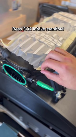 Mustang V8 Engine Upgrade: Installing Boss 302 Intake Manifold and Upgraded Injectors