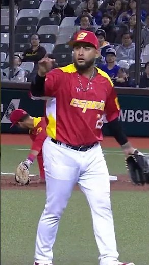 A potential run-saving play! Wander Encarnacion makes a great stop at the hot corner for Team Spain