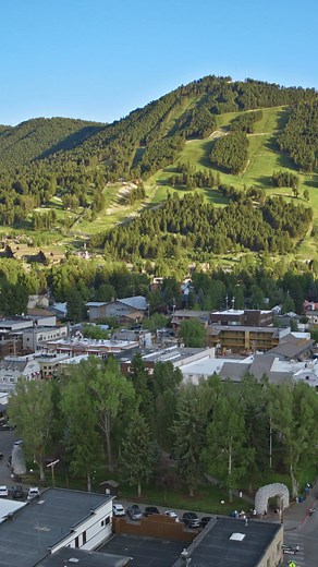 Best time to visit Jackson Hole? Depends on what you're after. ⛰️ Summer brings peak adventure, with access to the national parks and long days on the trails. Winter is for deep snow and serious skiing. Looking for fewer crowds and better deals? Shoulder seasons (April-May & September-October) offer a quieter side of the valley. No matter when you come, Jackson delivers. •⁠⁠ Read more about off-season vs. peak season: https://visitjacksonhole.com/off-season-vs-peak-season-in-jackson-hole | Visit