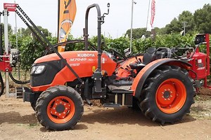 Kubota M7040