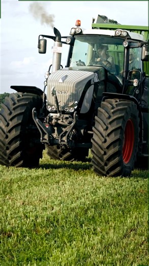 Rencontrez une nouvelle légende : le Fendt 936 Vario ! 🎉 Nous célébrons 30 ans de transmission Vario avec nos Fendt Legend Weeks. 👉 Découvrez plus d’infos via https://urls.fr/JrCmAD #LeadersDriveFendt #30ansVario #FendtLegends #VarioTransmission #Fendt936Vario | Fendt