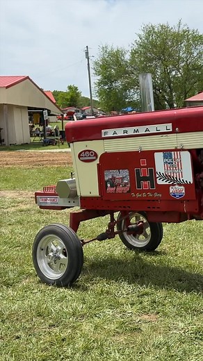 Farmall 460 pulling tractor  Ozarks Older Iron Club Spring tractor Show #shortsFarmall 460 pulling tractor  Ozarks Older Iron Club Spring tractor Show #shorts | Studio Live Edge | Facebook