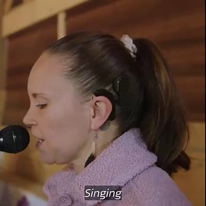 Bilateral CI user Laura is a professional singer and music teacher. She's one of several talents performing in the Sound Sensation music festival. Online and free for everyone, will you join us this October? 👉 https://hearlife.medel.com/campaigns/sound-sensation | MED-EL