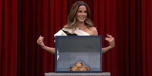 Kate Beckinsale Plays ‘Can You Feel It?’ With Jimmy Fallon – Watch!