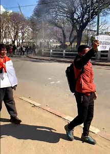 Sady mivavaka ireto Mpianatra no miantso mikiakiaka miantso an'io GÉNÉRAL ALFRED... Général Alfred 👉https://www.facebook.com/100064363707082/posts/1214498667372245/?app=fbl | Akaikin'ny Mpanakanto