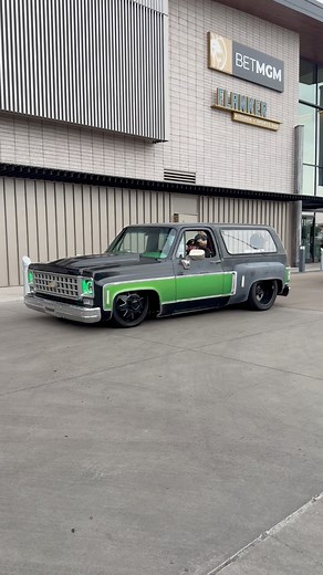 Slammed & Cammed Chevy K5 Blazer Rolling Into Dino’s Git Down #sickslammedtrucks #fblifestyle #k5blazer | SICK Slammed Trucks