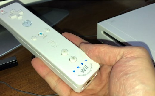 看了教学片 实操Wii手柄和Wii主机配对