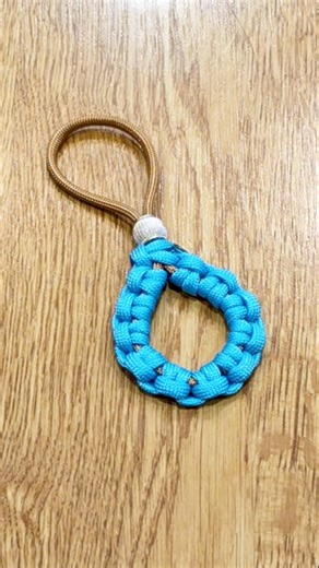 Diy paracord keychain (Easter edition) #diykeychain #diygift #paracord