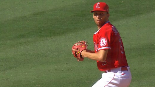 Simmons signs with Twins