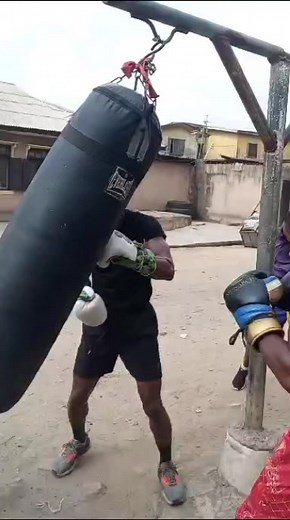 Bag work that speaks louder than words – the relentless pursuit of greatness in every punch. 👊🔥 . #TrainingWarriors #BoxingIntensity #BoxingFans #FlykiteBoxing | Flykite Boxing