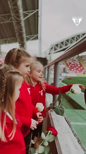 41K views · 971 reactions | ⚪ Copiii sunt unii dintre cei mai patimași suporteri ai noștri. Îi vedem de fiecare dată în tribune, bucuroși, emoționați și gălăgioși.  La fanshop-ul echipei noastre puteți găsi hanorace pentru micuții fani indiferent de vârstă, de la cei mai mici până la adolescenți.  Vă așteptăm în intervalul orar: Marți-Vineri: 11:00 - 18:00 Sâmbătă: 10:00 - 14:00 Duminică-Luni: Închis | UTA Arad | Facebook