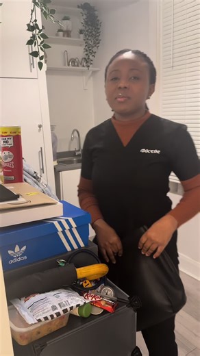 My work bag essentials, day 17/30 challenge#doctorsoftiktok#30daystaleschallenge#worklife