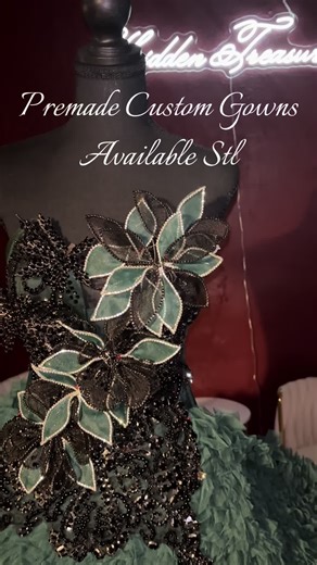 It’s not too late to have the custom dress of your dreams! These premade gowns are available and ready for shipping💕#stldesigner #prom2026 #fyp #promdressshopping